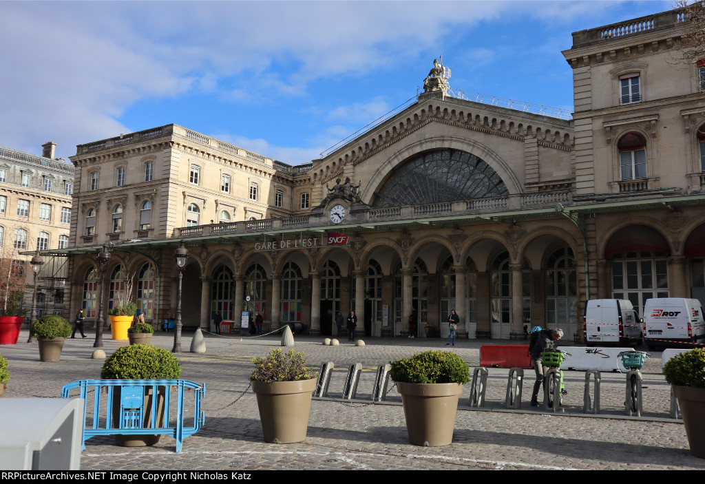 Gare De LEst Station